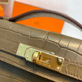 KELLY CUT 31 IN MOCHA BROWN ALLIGATOR LEATHER WITH GOLD HARDWARE