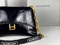 DOWNTOWN SHOULDER BAG 29 IN BLACK WAXED SHEEPSKIN GOLD HARDWARE