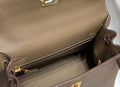 KELLY 25CM IN ETOUPE EPSOM CALFSKIN GOLD HARDWARE
