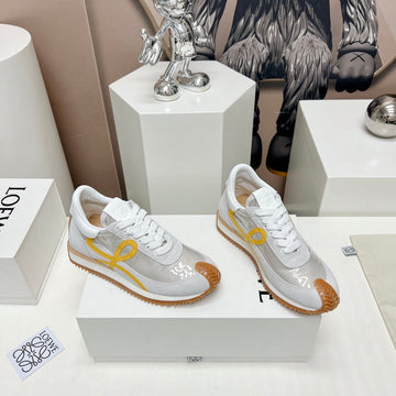 FLOW RUNNER SNEAKER IN PALE GRAY SUEDE AND SHEEPSKIN