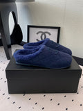 FLAT MULE IN NAVY BLUE SUEDE AND LAMB FUR LINING