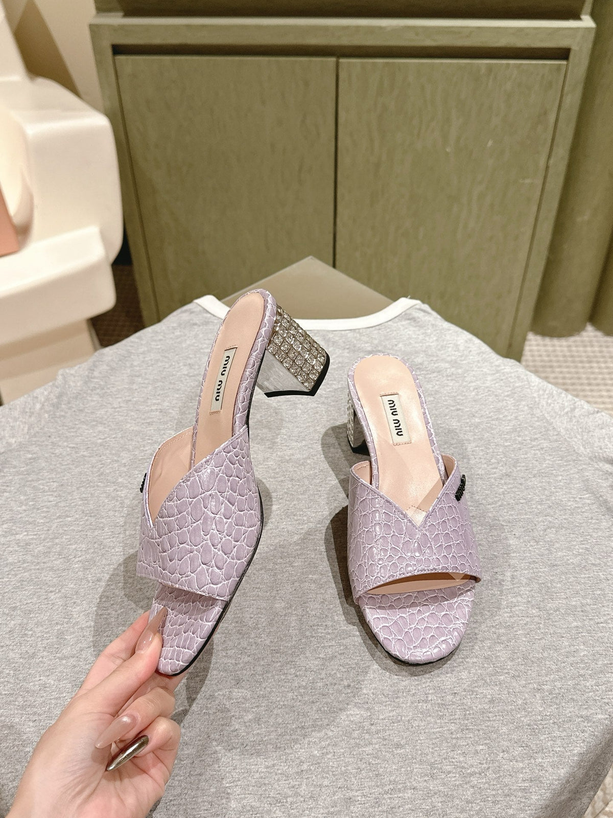 JEWELLED HEEL 55 MULE SANDALS IN PASTEL PURPLE CALFSKIN