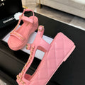 FLAT SANDALS IN SALMON PINK LAMBSKIN WITH GOLD CHAIN