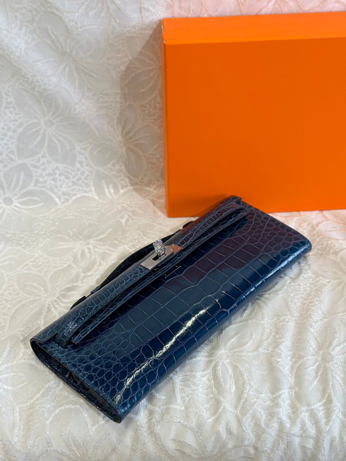 KELLY CUT 31 IN NAVY BLUE SHINNY ALLIGATOR LEATHER WITH SILVER HARDWARE