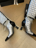 KNEE HIGH BOOTS 8 CM IN SILVER MIX BLACK CALFSKIN WITH PEARL CHAIN