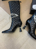 KNEE HIGH BOOTS 8 CM IN BLACK CALFSKIN WITH PEARL CHAIN