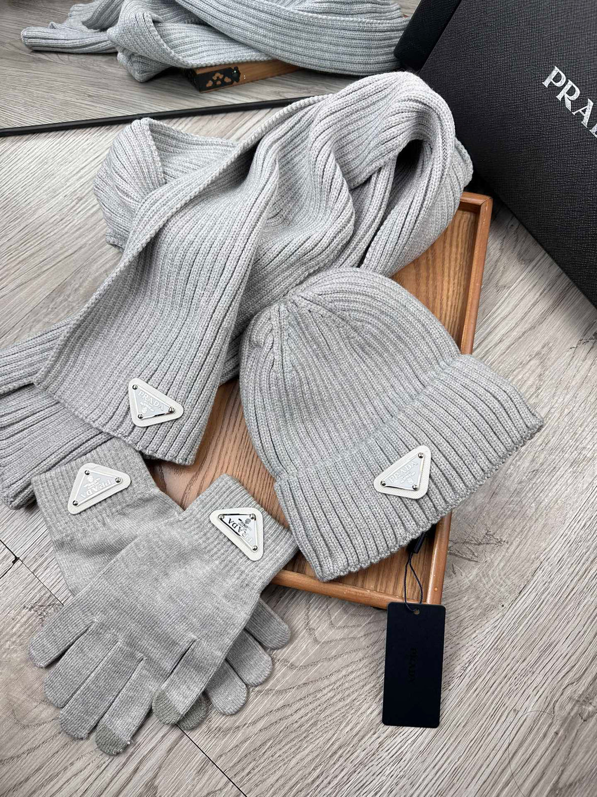 THREE-PIECES SET IN PALE GRAY WOOL AND ACRYLIC 406556