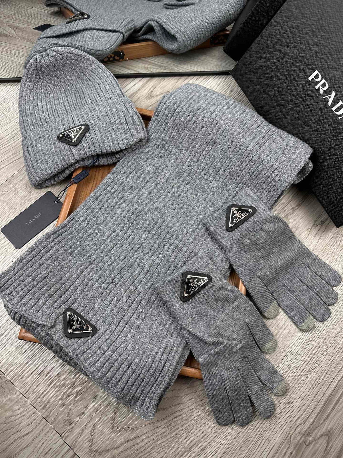 THREE-PIECES SET IN SMOKE GRAY WOOL AND ACRYLIC 406559