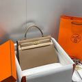 KELLY 32CM IN ETOUPE EPSOM CALFSKIN GOLD HARDWARE
