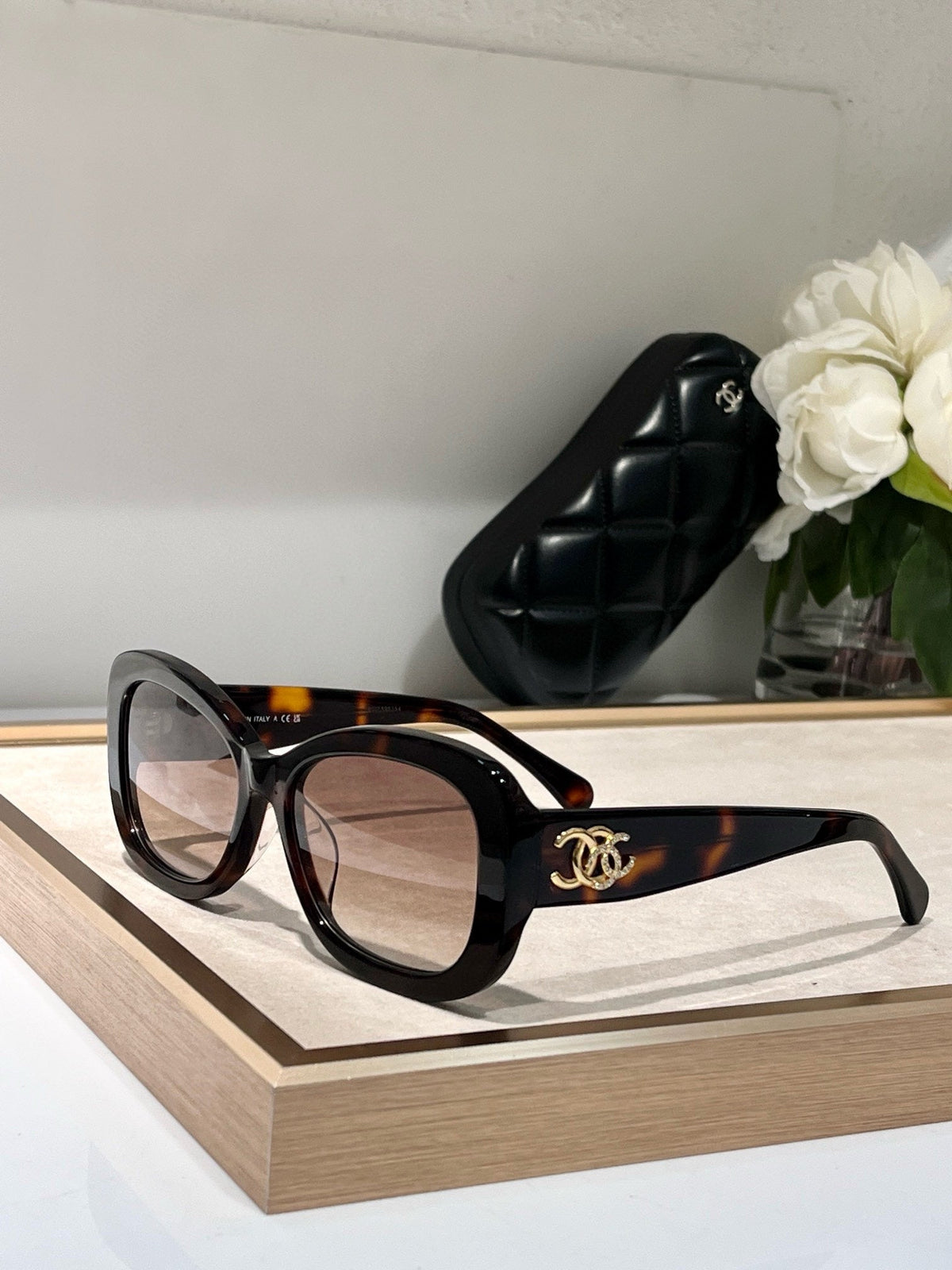 SQUARE SUNGLASSES CH5468B IN ACETATE EMBOSSED DIAMOND