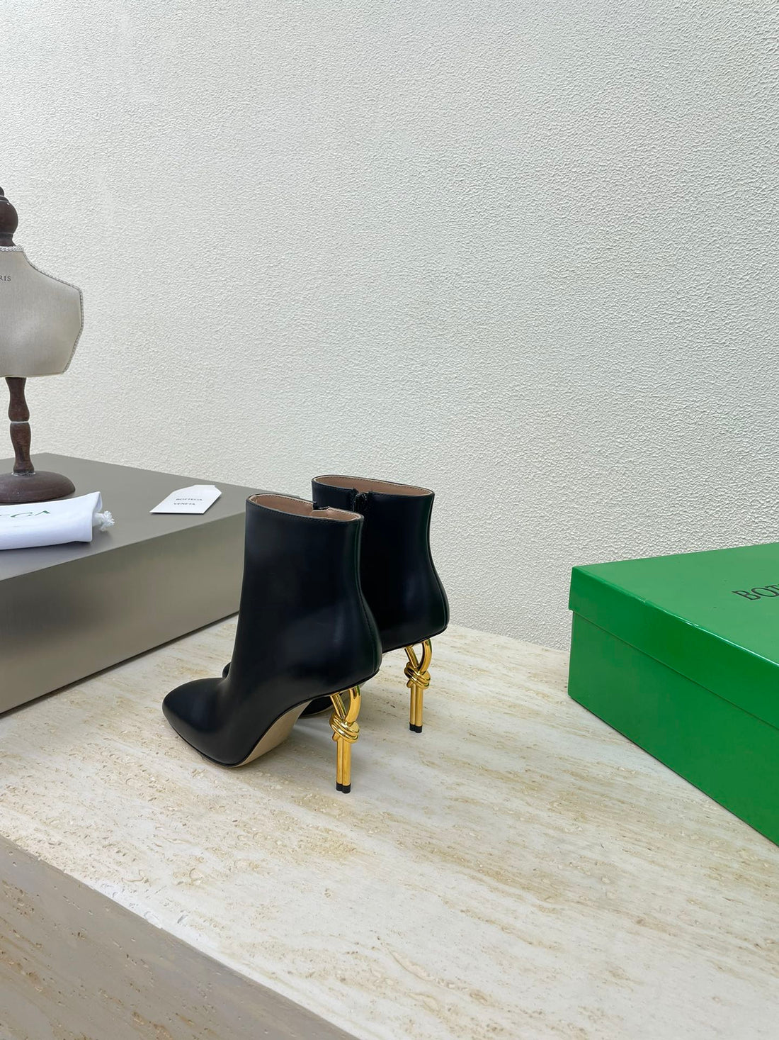 KNOT ANKLE BOOT IN BLACK CALFSKIN WITH GOLD METAL HEEL 9 CM