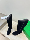 KNEE HIGH BOOT IN BLACK SUEDE
