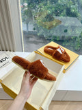 FLAT SLIDE IN GINGERBREAD BROWN FLEECE WITH WHITE LOGO