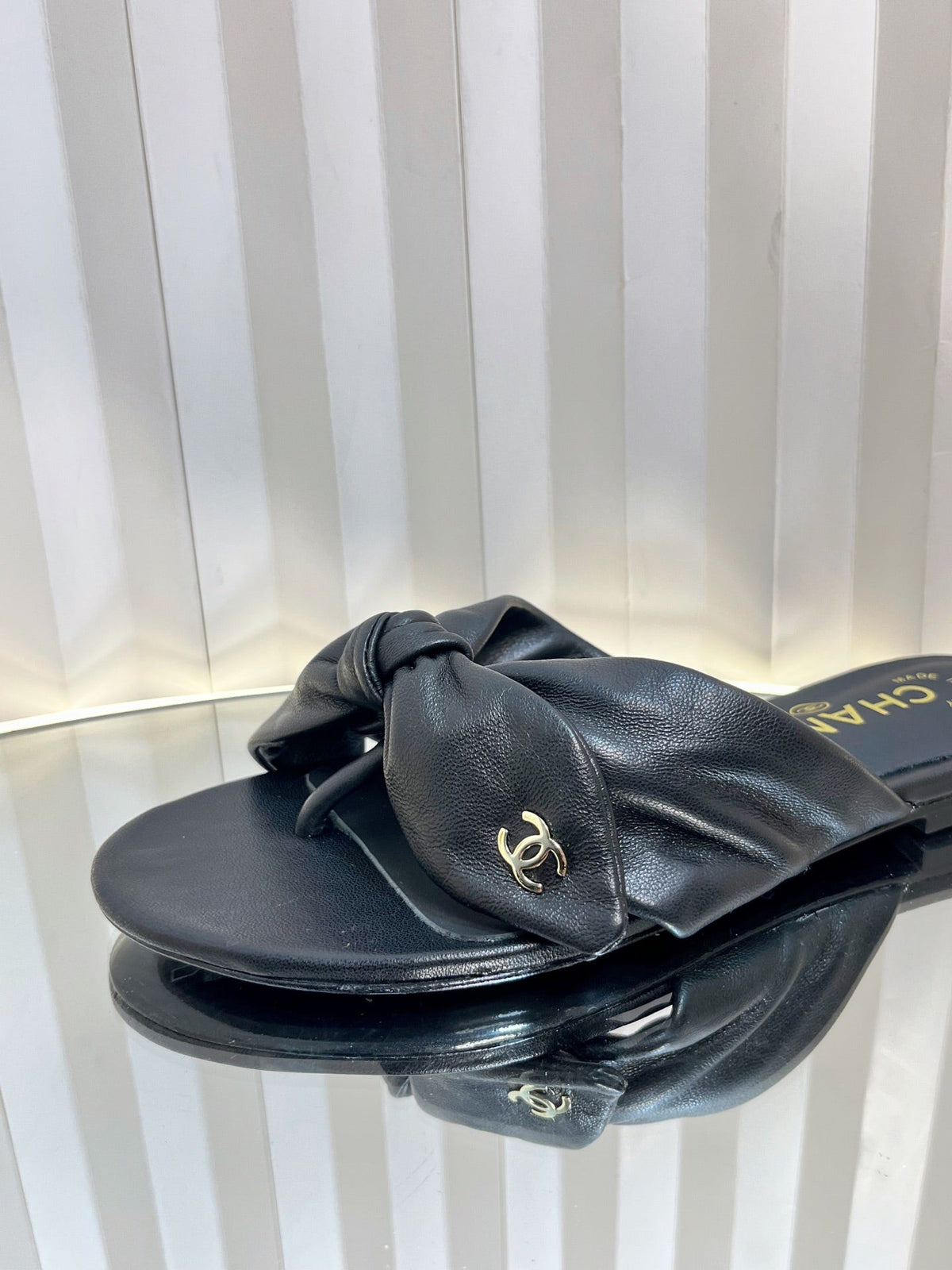 LACE SANDALS IN BLACK CALFSKIN