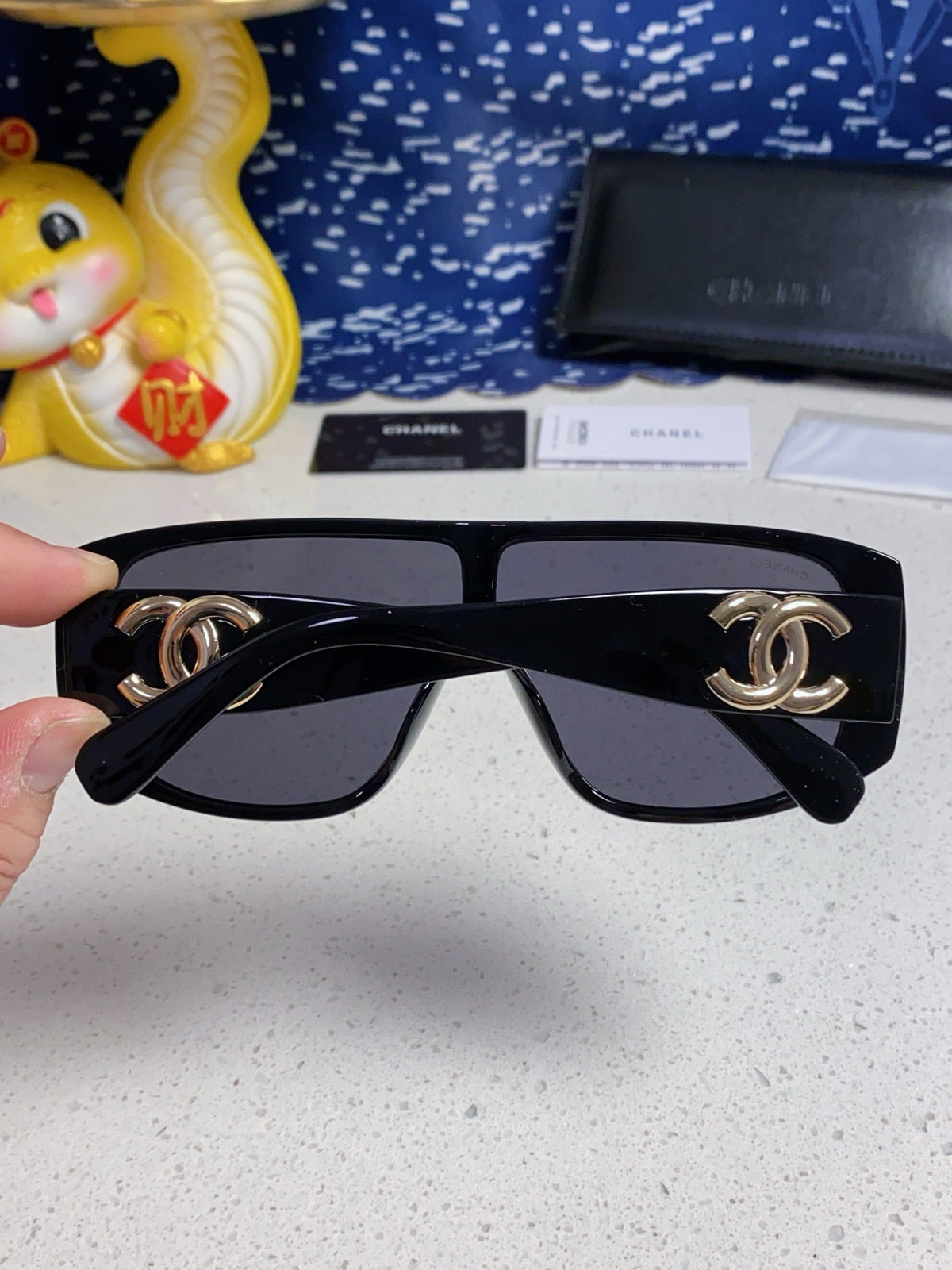 SQUARE SUNGLASSES CH5495 IN BLACK ACETATE BLACK LENSES