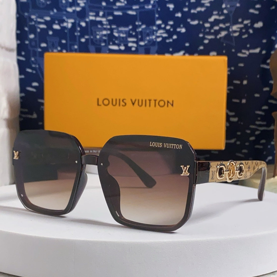 SQUARE SUNGLASSES 573319 IN BEIGE ACETATE BROWN SMOKE LENS