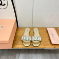 FLAT SLIDE IN LIGHT GOLD CALFSKIN
