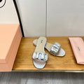 FLAT SLIDE IN SILVER CALFSKIN