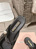 FLAT MULE IN BLACK PATENT CALFSKIN