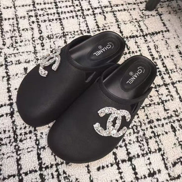 FLAT MULES IN BLACK CALFSKIN