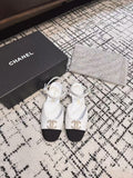 FLAT SLINGBACKS IN WHITE CALFSKIN AND BLACK FABRIC