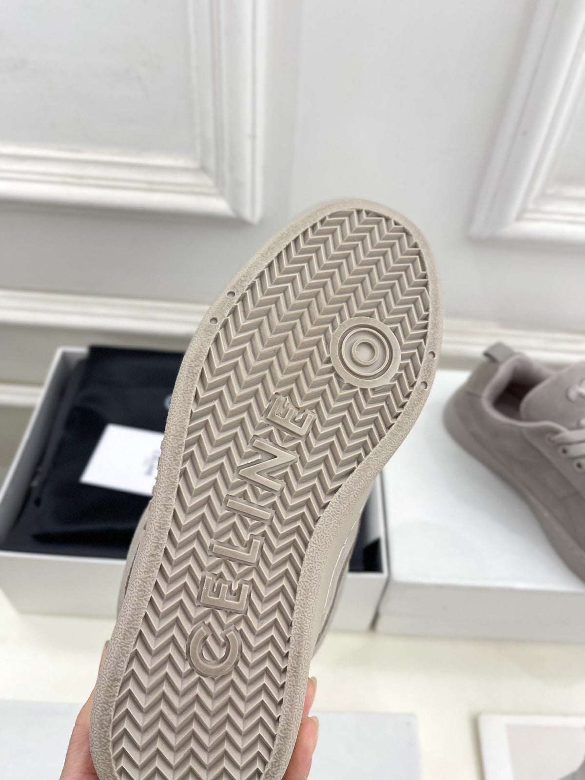 HUNTINGTON LOW LACE-UP SNEAKER IN PASTEL GRAY SUEDE AND MESH