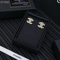 STUD EARRINGS IN GOLD METAL PEARLY WHITE AND CRYSTAL